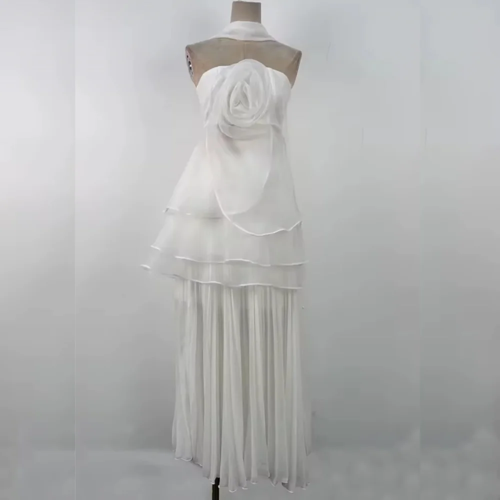 Maßgeschneiderte glitzernde Chiffon-Faltenblume, A-Linie, trägerlose Midi-Kleider, maßgeschneiderte Anlässe, Party, einfacher moderner Stil Image