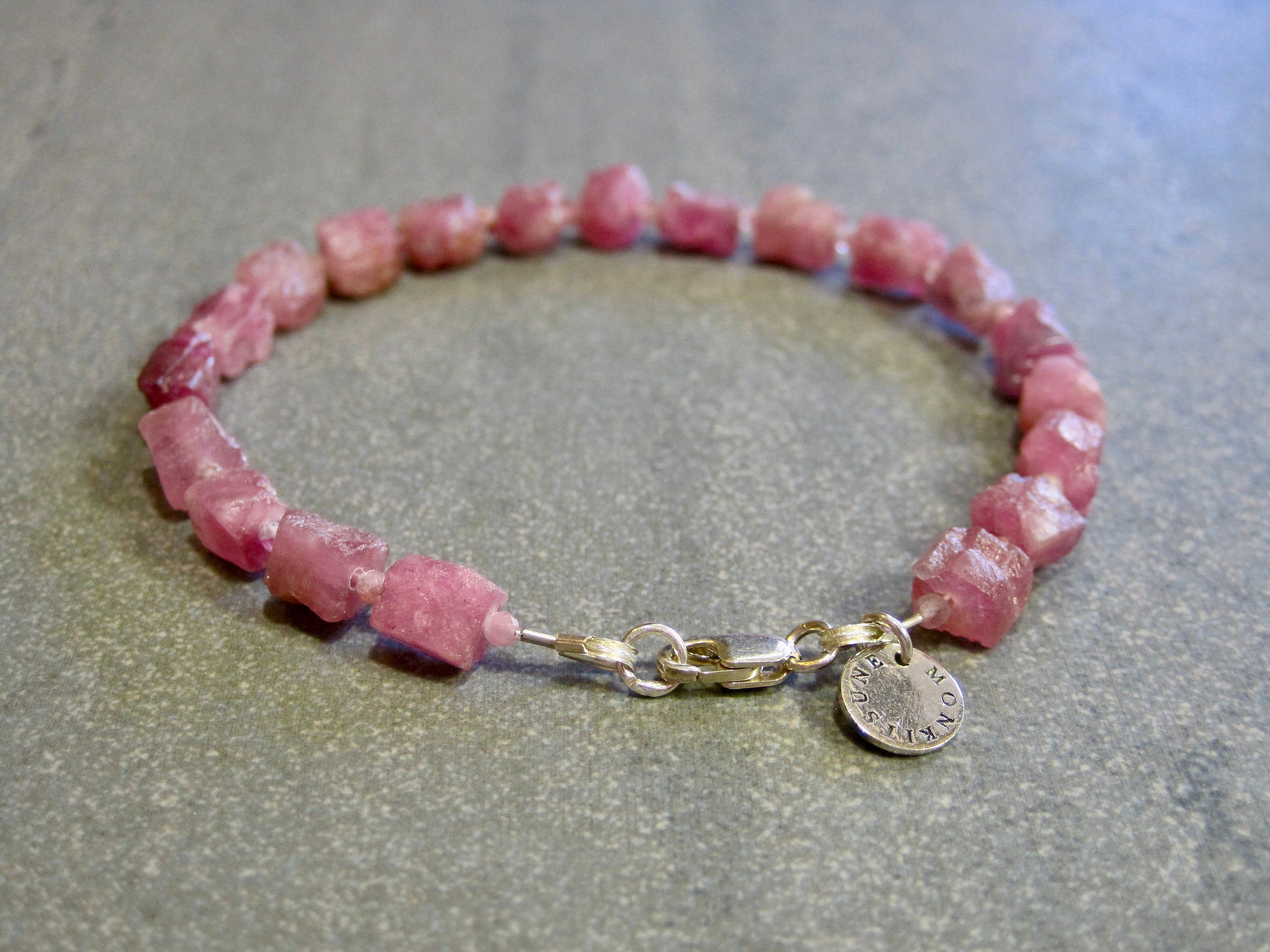Bracciale di cristallo di tormalina rosa, braccialetto di cristallo naturale, braccialetto di cristallo curativo, braccialetto di tormalina rosa grezz