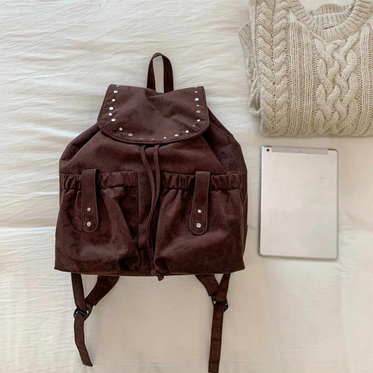 Tagesreise-Business-Rucksack, luxuriöser Damen-Rucksack mit Nieten, gestepptem Design, leicht, großes Fassungsvermögen, Klappenverschluss, verstellbare Träger Image