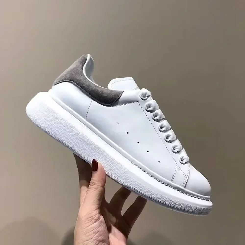 Elegante Damenschuhe, weiße Sneaker mit dicker Sohle, vulkanisierte Schuhe mit erhöhter Innenhöhe für Damen und Herren.