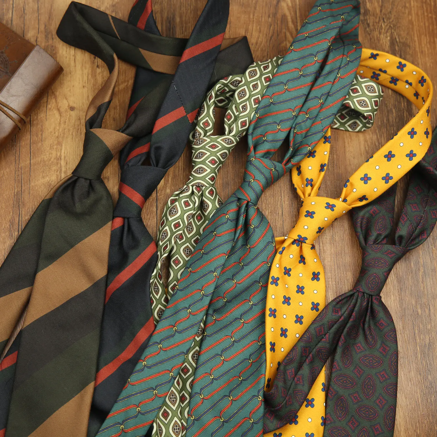 Brandneue 8cm Herren Krawatten mit Polka-Dot-Muster für Erwachsene und Studenten, Preppy Chic Casual Elegant Gestreifte Schwarze Marineblaue Hemden-Krawatten