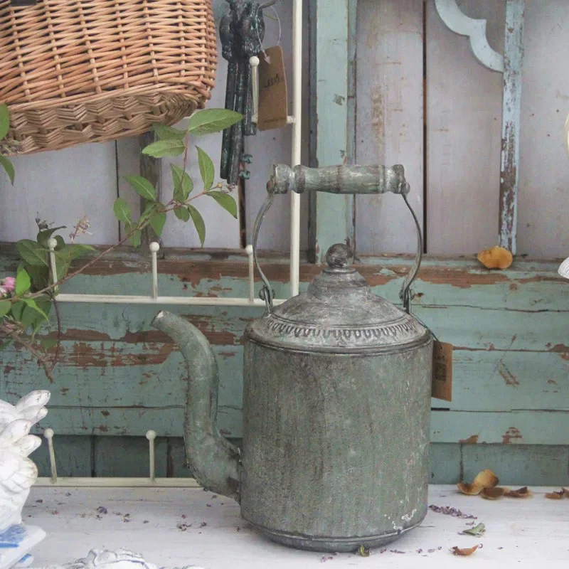 Vintage Rustikaler Metall-Teekannen-Blumentopf mit Deckel, Garten- und Heimdekoration, Antik-Grün Finish, 33 cm Höhe mit Griff, 24 cm Breite