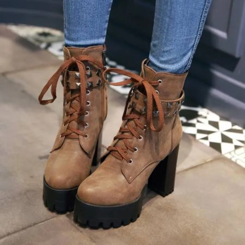 Mode Frauen Stiefeletten Plattform Punk Mit Hohen Absätzen Motorrad Boot Sexy Schnalle Nieten Schwarz PU Leder Kurze Schuhe Frau Große Größe 48