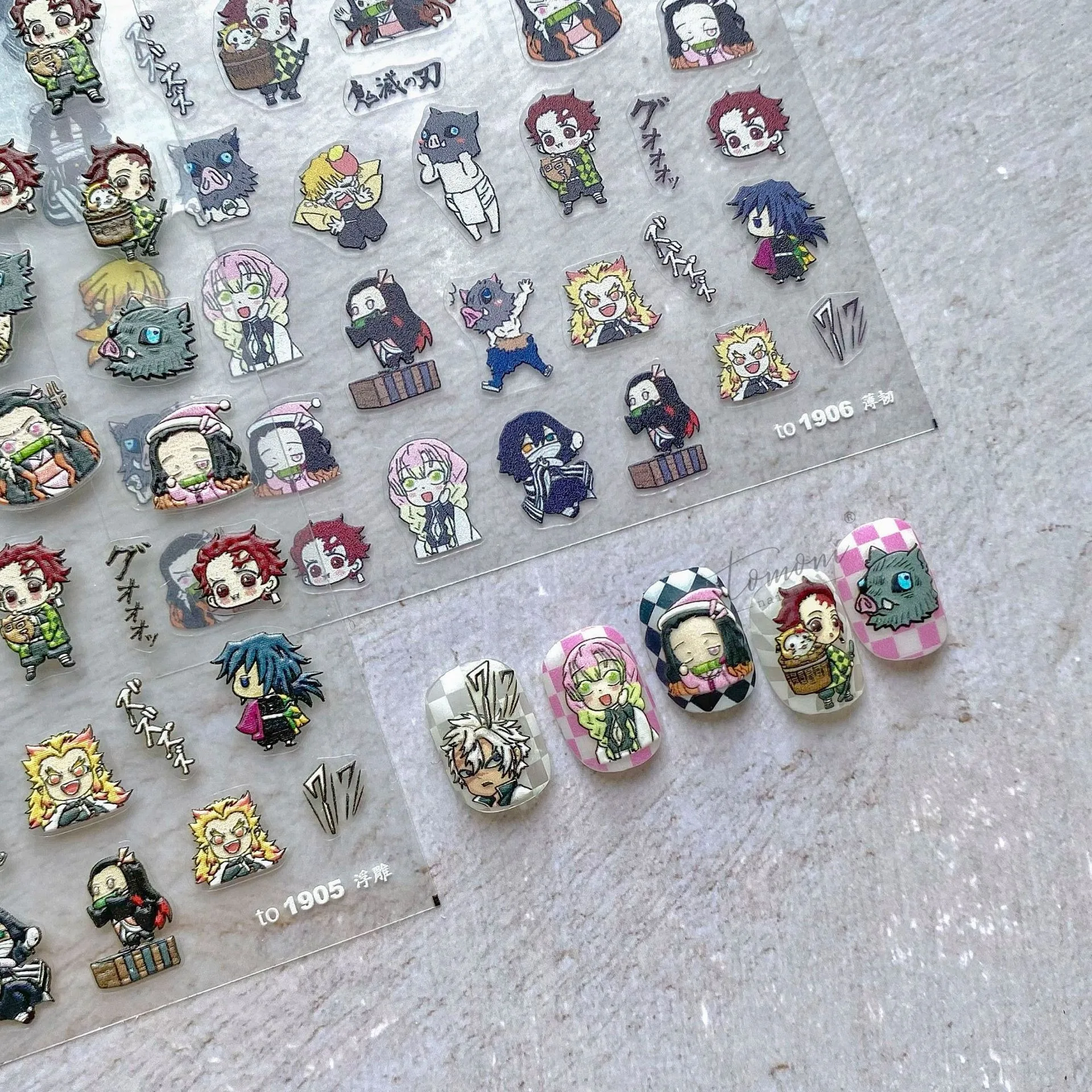 1 Stück 5D Neue Demon Slayer Nagelaufkleber Japanische Anime-Sticker Nagelkunst-Zubehör Q-Version Charaktere Relief-Nageldekoration Image