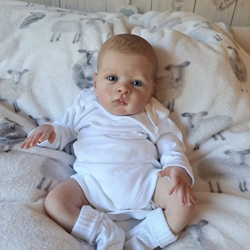 45 cm große, lebensechte Reborn-Babypuppe Oskar, wachseinteilige Puppe, bereits bemalt und fertig gestaltet. Image