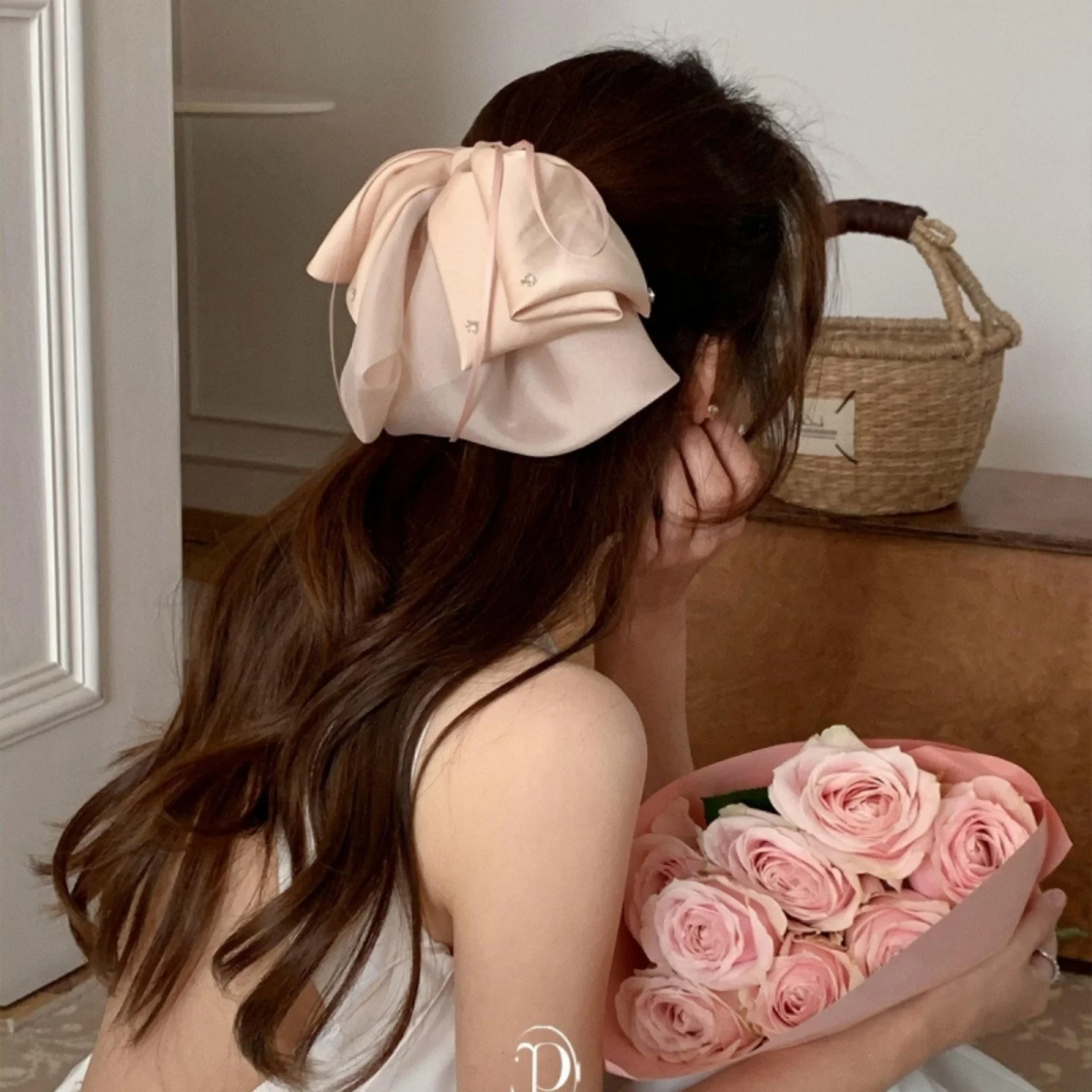 1 Stück Große Satin-Haarspange mit Schleife, Elegantes Haar-Accessoire mit Strass-Dekor, Süße Haarspange für Damen, Alltag und Party-Styling Image
