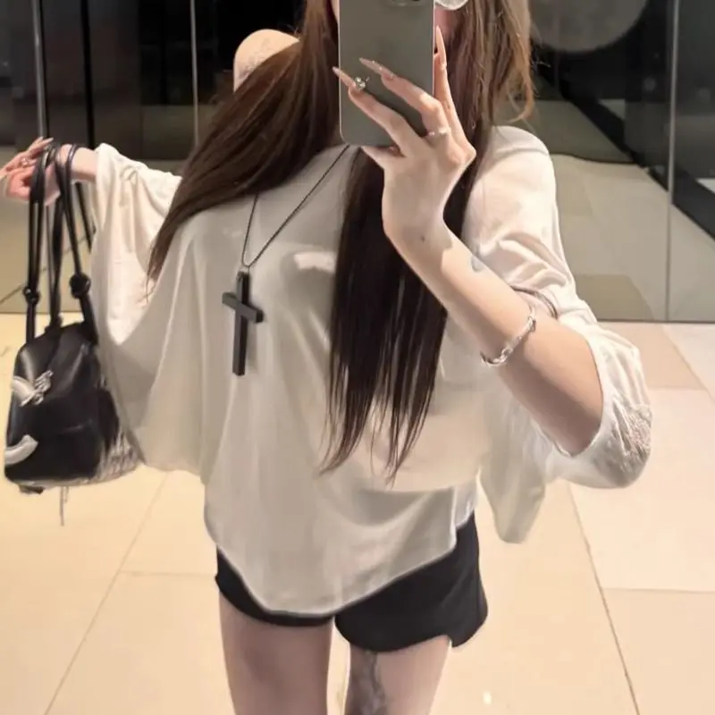 Sommerliches, einfarbiges, elegantes T-Shirt mit Rücken-Spitzeneinsatz und Fledermausärmeln für Damen – Sonnenschutzbluse in großen Größen, sexy schulterfreies Oberteil