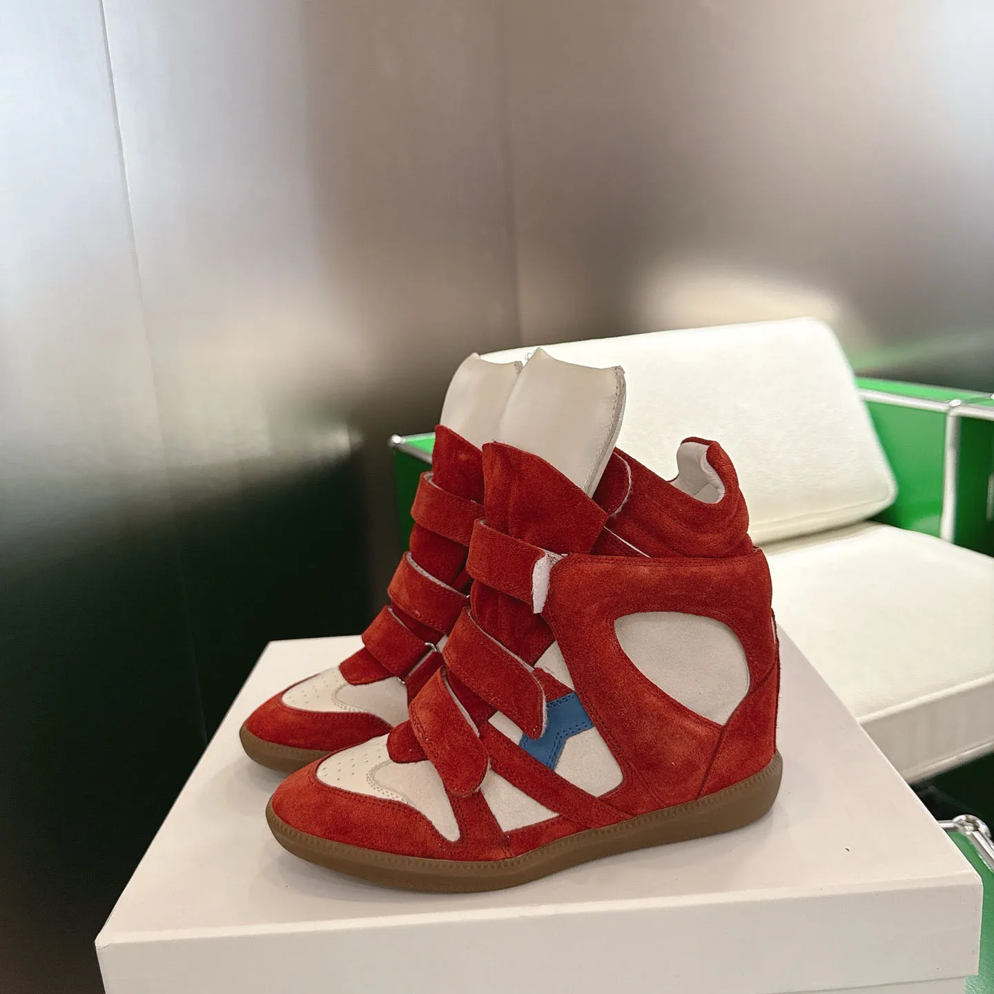 Damen Casual Keilabsatz-Schuhe Versteckter Keilabsatz High-Top Sneakers Leder Wildleder Gummisohle