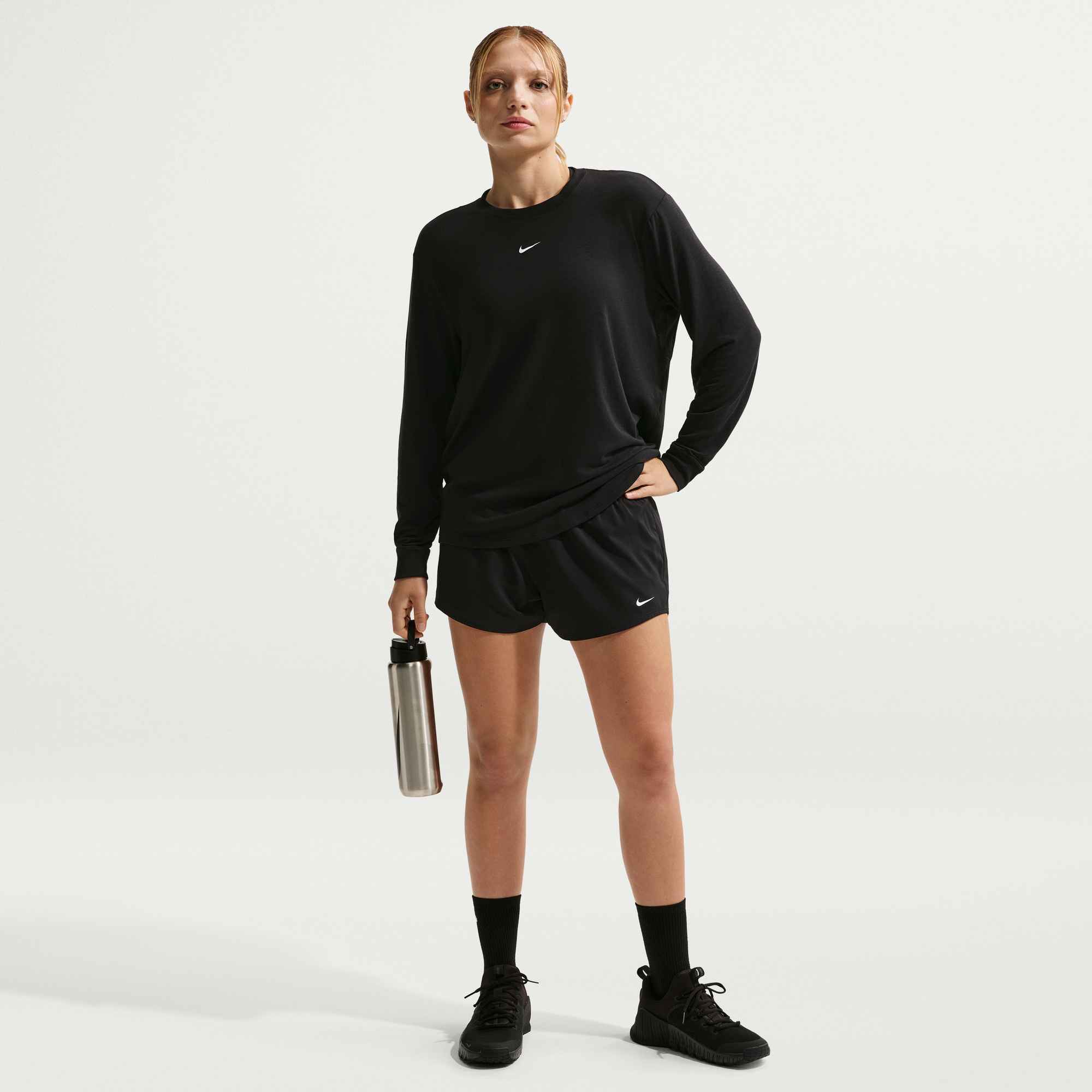 Trainingsshorts NIKE "DRI-FIT ONE WOMEN'S MID-RISE BRIEF-LINED SHORTS", Damen, Gr. XL, N-Gr, schwarz (schwarz, weiß), Obermaterial: 100% Polyester, Hosen
