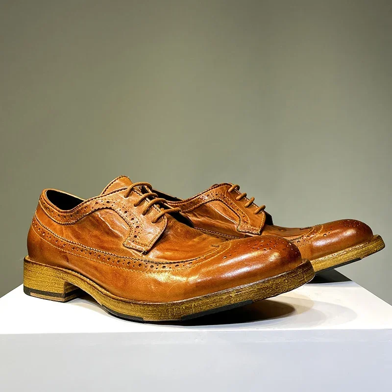 Runde Zehen-Block-Brogue-geschnitzte Herrenschuhe, Retro-Vintage-Trend, formelle Business-Casual-Herren-Lederschuhe mit dicken Sohlen