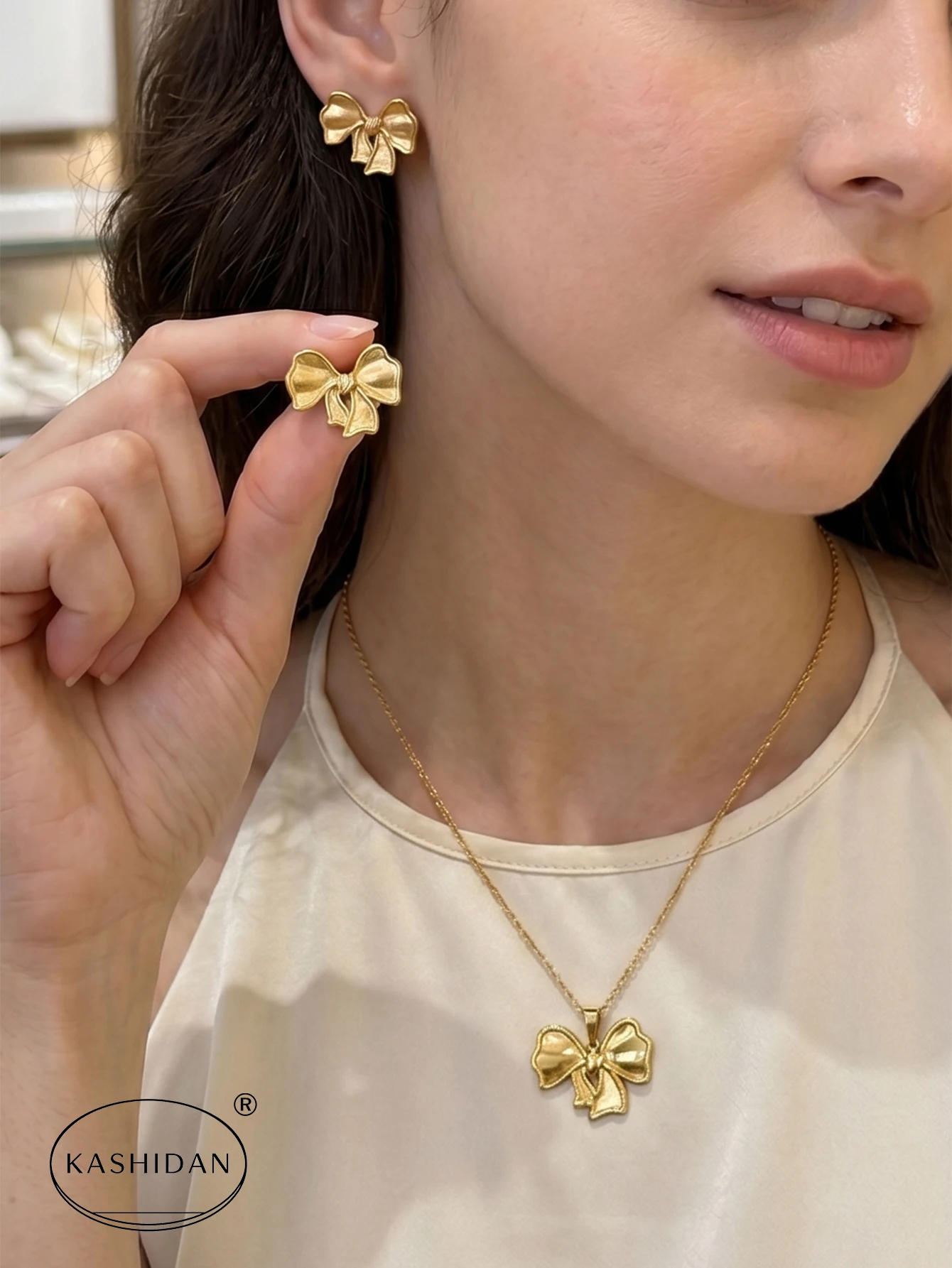 Klobige Goldohrringe, Vintage Gold Schleifenohrringe, Leichtes Modisches Halsketten-Schmuckset, Schmuck Image
