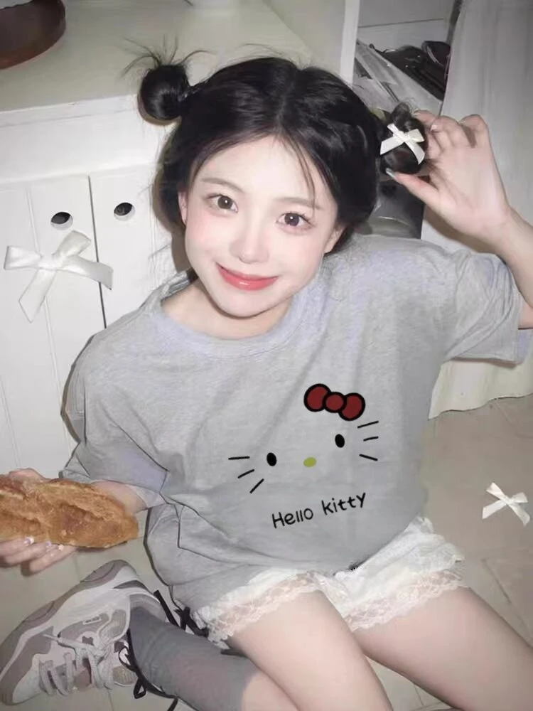 Sommer 2026 Hello Kitty Minimalistisches Halbgesichts-Print Luxus-T-Shirt, Reine Baumwolle, 21. Jahrhundert Stil Damen Süßes T-Shirt