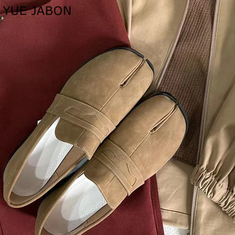 Braune flache Schuhe Wildleder Split Toe Frühling Casual Loafers Tabi Schuhe Koreanische Version Trend Casual Zapatos Mujer Mocasines