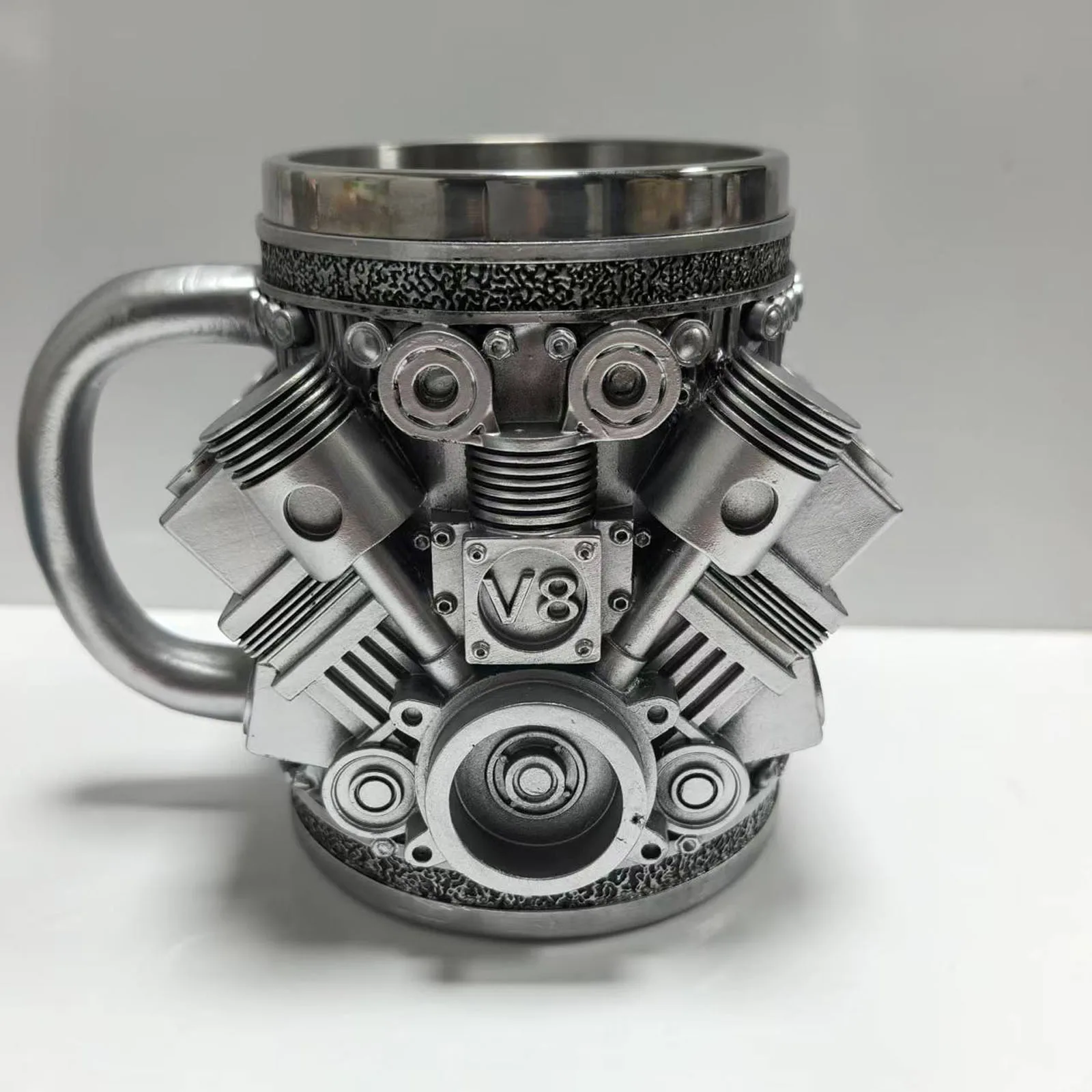 Edelstahlbecher V8 & V6, V6 V8 Motoren Designbecher, langlebig und stilvoll, rostfrei, 15 Unzen Kaffeebecher, perfekt für Autoliebhaber Image