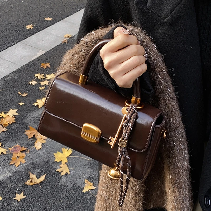 Koreanische Premium Vintage Handtasche Neue Vielseitige Damen-Umhängetasche Stilvolle Kleine Quadratische Tragetasche Trendige Modische Taschen für Frauen