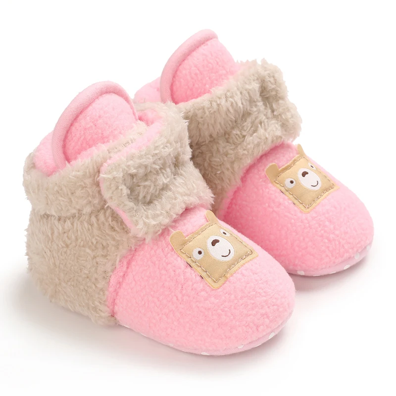 Rosa Babyschuhe. Baumwoll-Schneestiefel für Mädchen. Rutschfeste mittelhohe Stiefel für Neugeborene. Warme, lässige Wanderschuhe