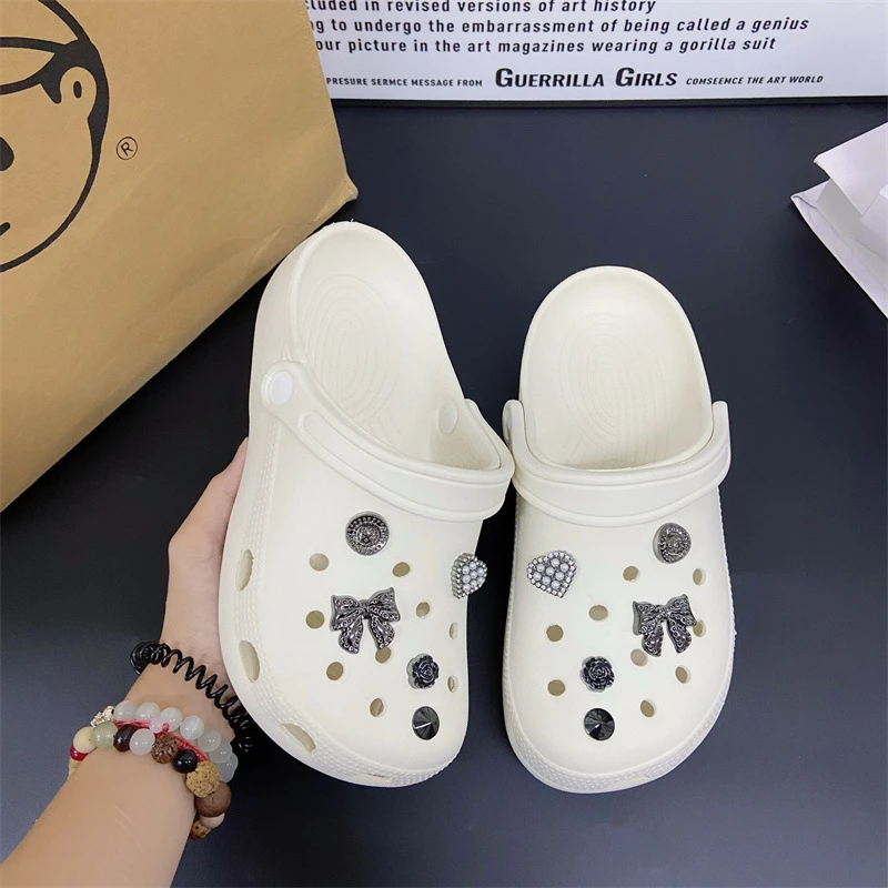 Modisches Schuhzubehör-Set aus Metall, mit Schuhkettenverschluss, abnehmbar, geeignet für Sandalen und Flip-Flops. Image