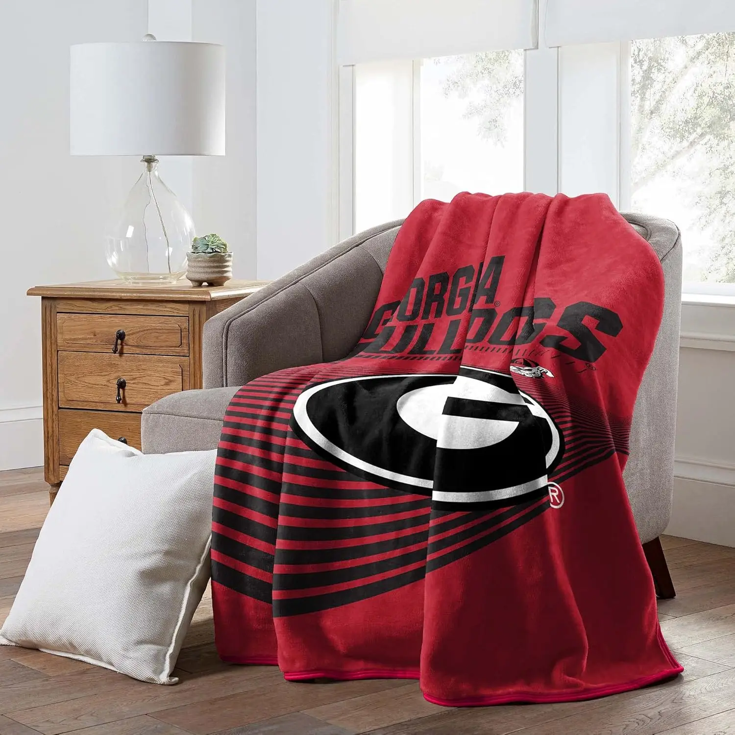 NORTHWEST NCAA Georgia Bulldogs Raschel Überwurfdecke, gemütliche und offizielle Teamfarben für Fans Image