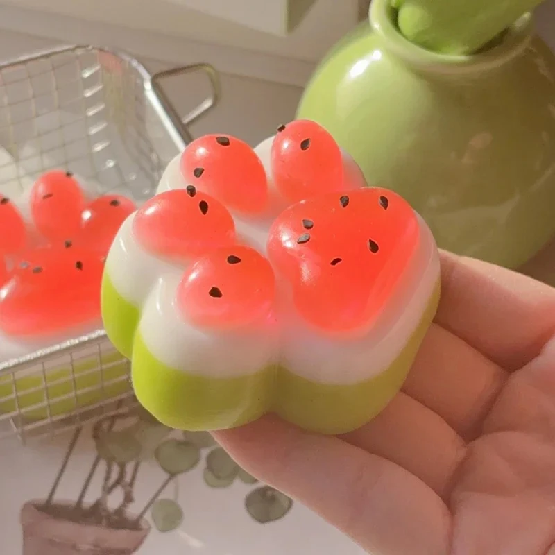 Wassermelonen-Katzenpfoten-Quetschspielzeug mit langsamem Rückprall, realistisches Pfoten-Design, lustig, geeignet für Valentinstag/Geburtstagsgeschenke Image