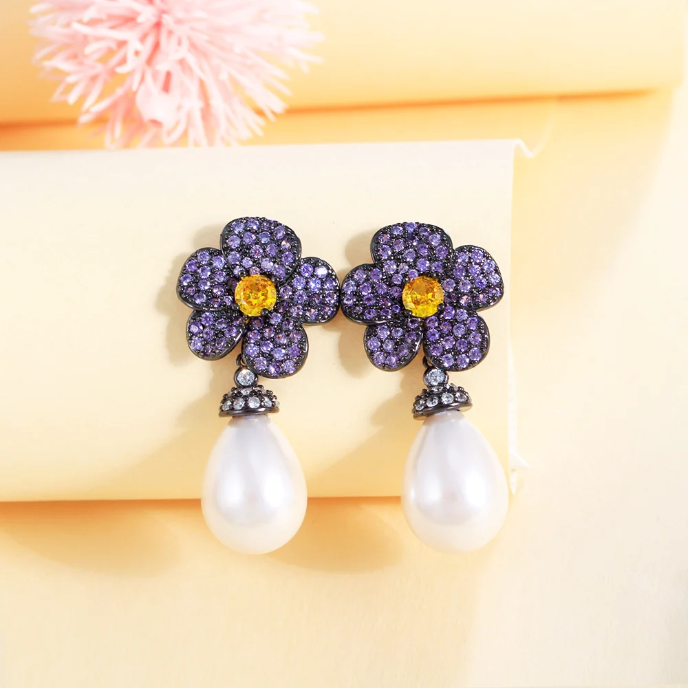 CWWZircons Trendy Lila CZ Zirkon Große Blume Lange Tropfen Perle Ohrringe für Frauen Schwarz Gold Farbe Jahrestag Schmuck Geschenk E1064