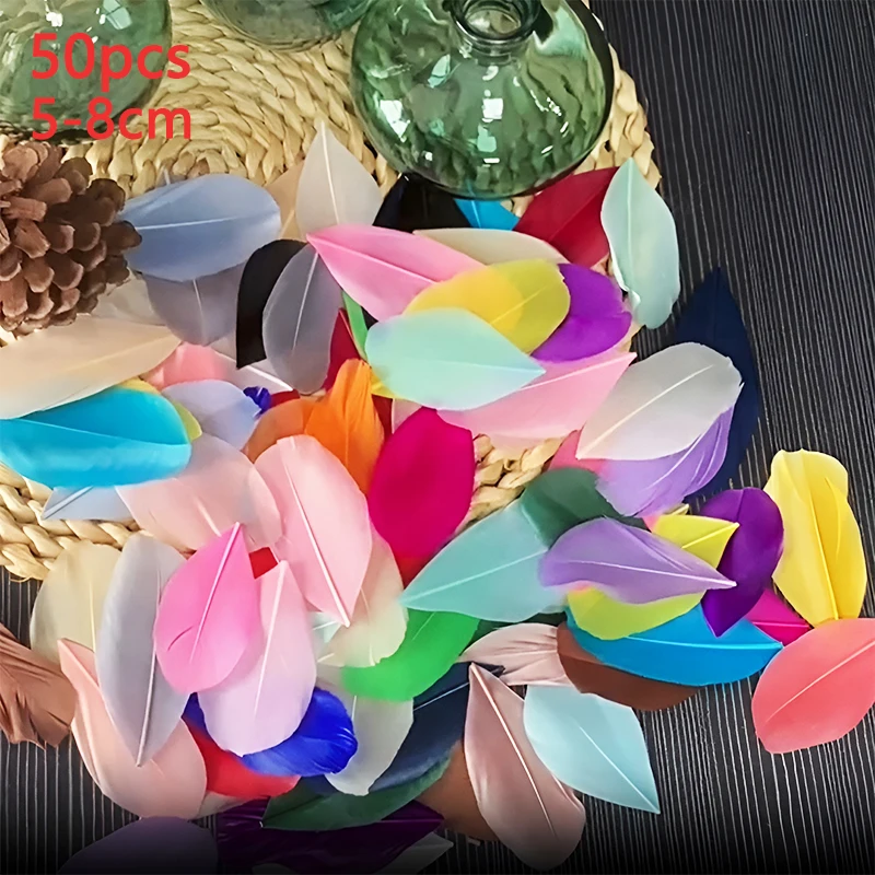 50 Stück Federn Dekoration klein 5–8 cm gemischte Farben zum Basteln Kleidung rot grün Hüte blau schwarz weiß Hochzeitsbesatz Piume Goose Image