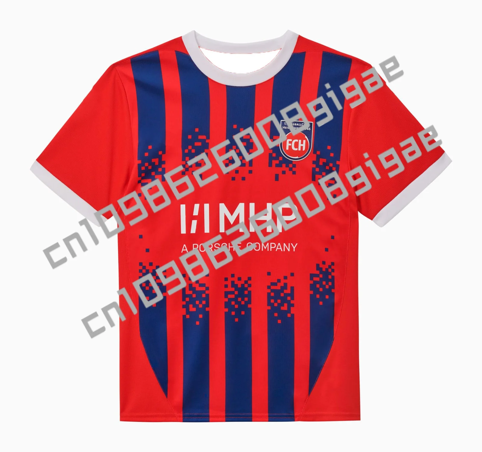 Maillot domicile Heidenheim saison 24-25 : fusion visuelle des rayures rouges et bleues et emblème du club