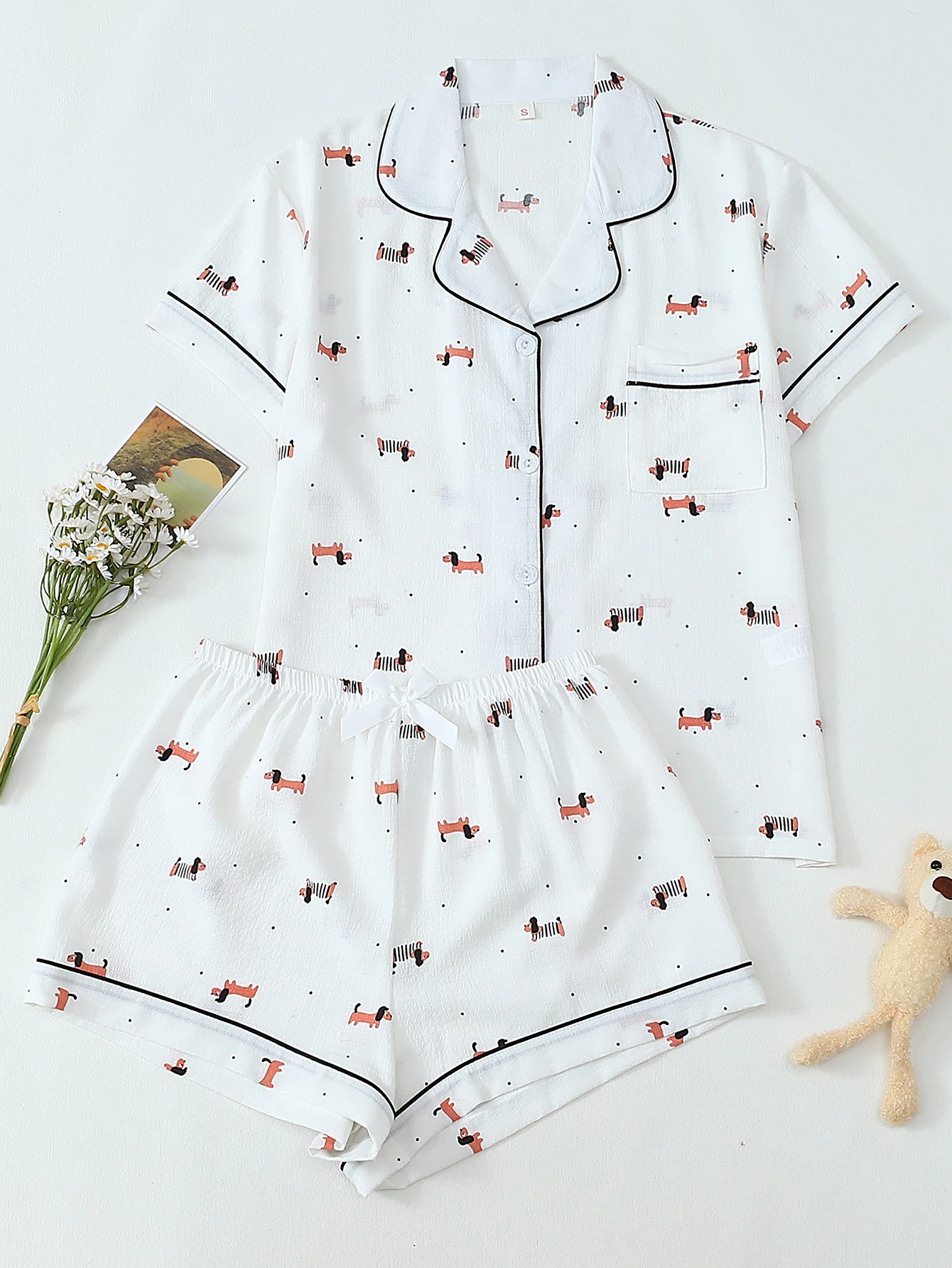 Ensemble de pyjama pour femmes en deux pièces, confortable, imprimé chiot, col à revers, haut à manches courtes avec poches et short à nœud, printemps/été, convient pour une utilisation à domicile