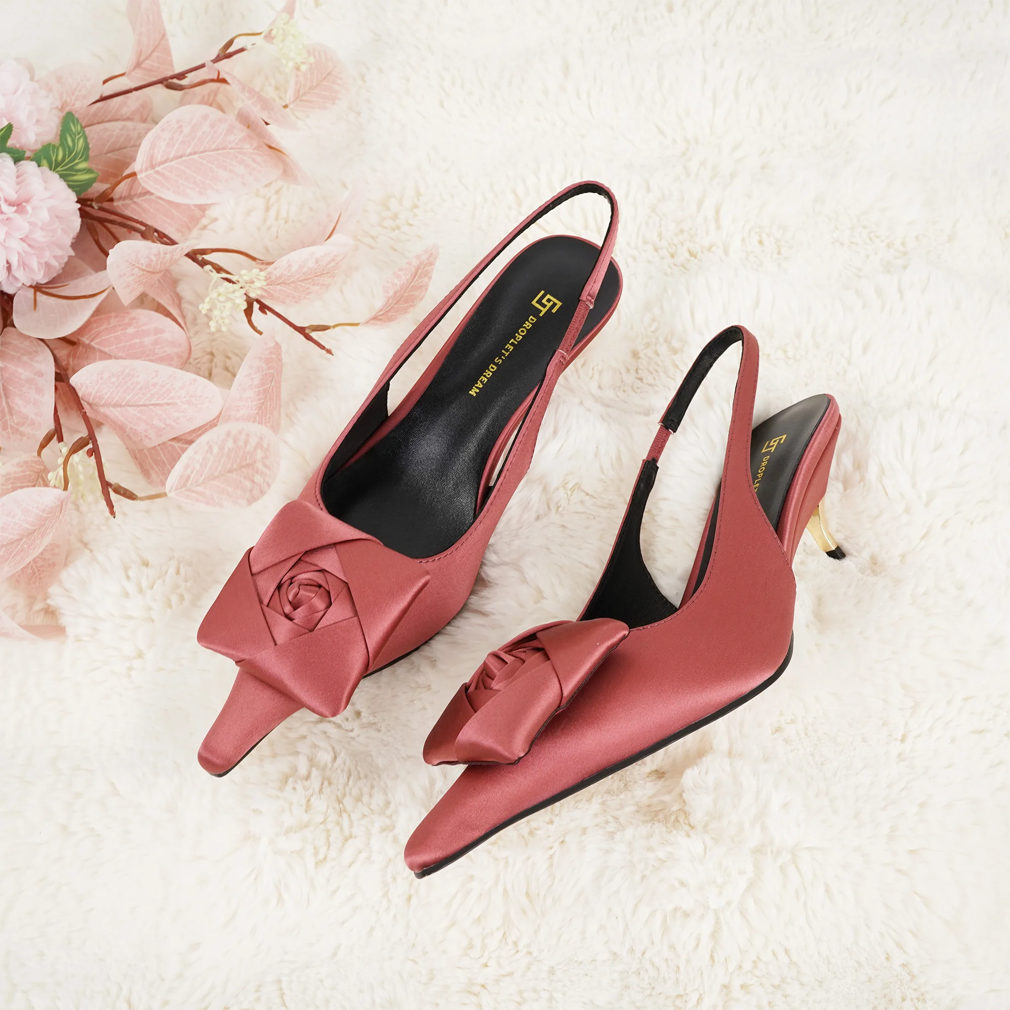 Sommerliche neue mehrfarbige Satin-High-Heels mit spitzer Zehenpartie, 5 cm Absatzhöhe, mit Seidenrose, 2026, elegante Abendschuhe für Damen, Größen 35-44