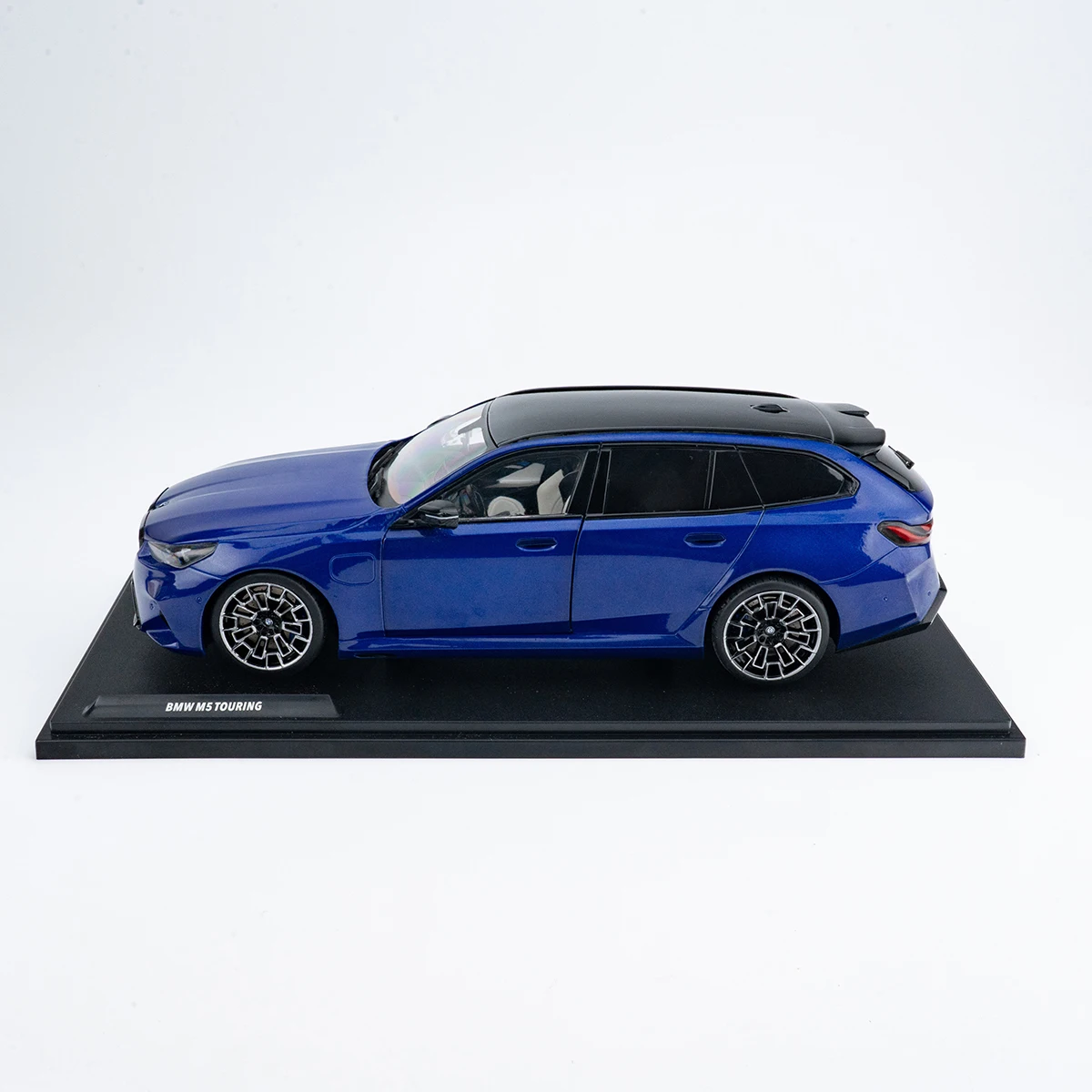 Solido Modèle de voiture miniature BMW M5 Break en alliage moulé sous pression à l