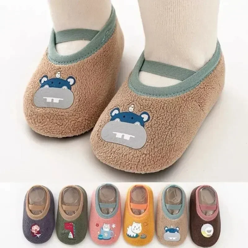 Baby Anti-Rutsch-Socken Neugeborene warme Krippe Bodenschuhe mit Gummisohle für Kinder Jungen Kleinkind Fuß Mädchen Kleinkind süße Kinder Hausschuhe Image