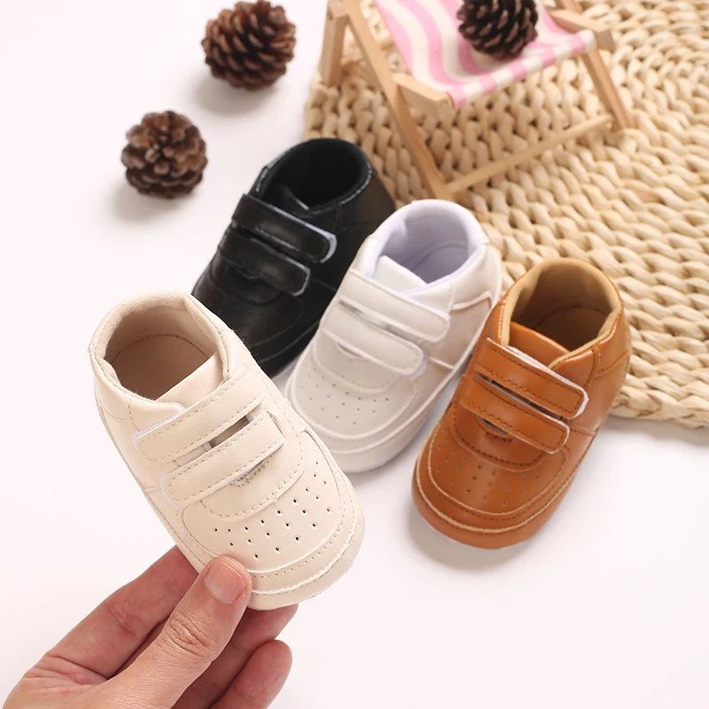 Einfarbige 0–18 Monate Babyschuhe für Jungen und Mädchen, atmungsaktive PU-Sportschuhe, weiche Sohlen, Baby-Sportschuhe, Wanderschuhe