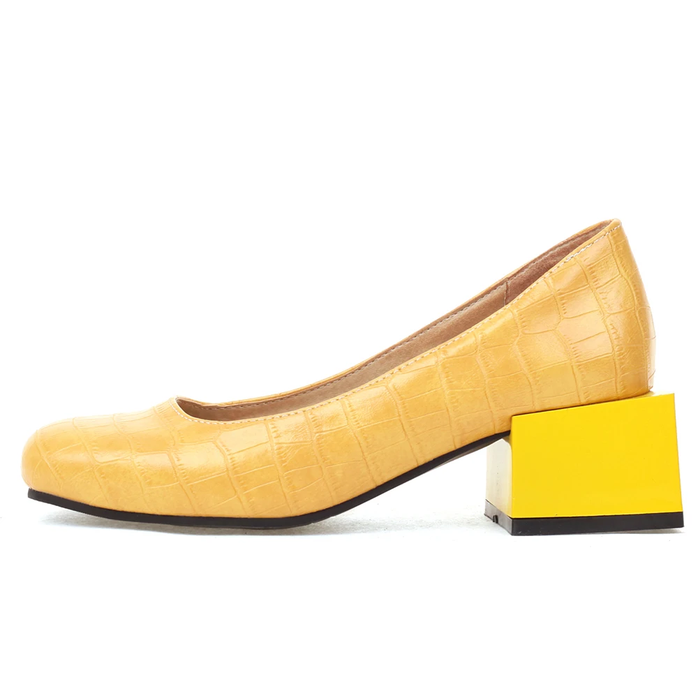 Quadratische Schuhe mit niedrigem Absatz, elegant, rot, gelb, grün, kurzer Absatz, Pump-Damen-Frühlings-Designer, große Größe 45, Büro-Party-Hochzeitsschuhe
