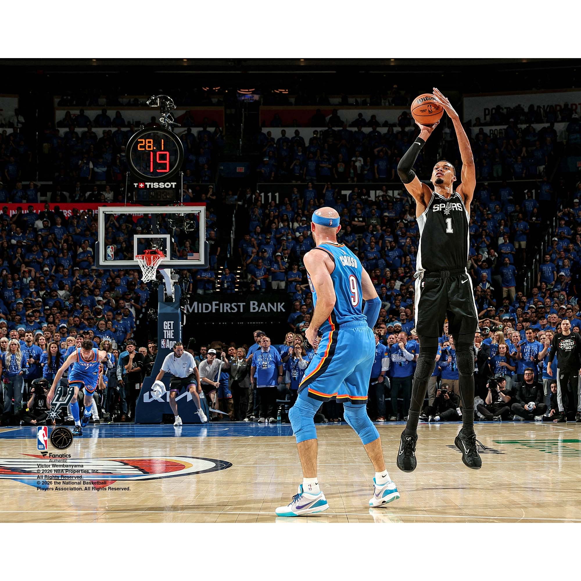 Victor Wembanyama, San Antonio Spurs, noch nicht unter Vertrag, 2026 Western Conference Finals, Spiel 1, Verlängerung, spielentscheidender Dreier (Foto)