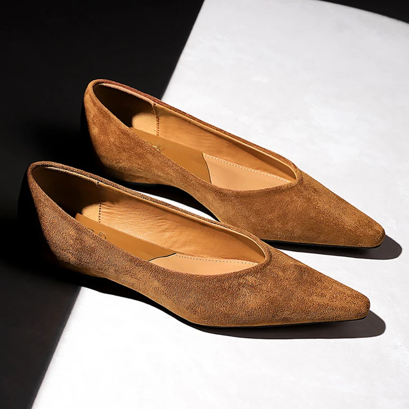 2026 Neue Damen-Keilschuhe, Wildleder, Damenschuhe mit niedrigem Absatz, rutschfeste Komfort-Damenschuhe, große Größe 43, spitze Schuhe mit niedrigem Absatz