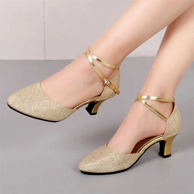 Chaussures de danse de salon Standard pour femmes paillettes bout fermé chaussures de danse modernes Salsa salle de bal Tango chaussures latines pour danser les filles