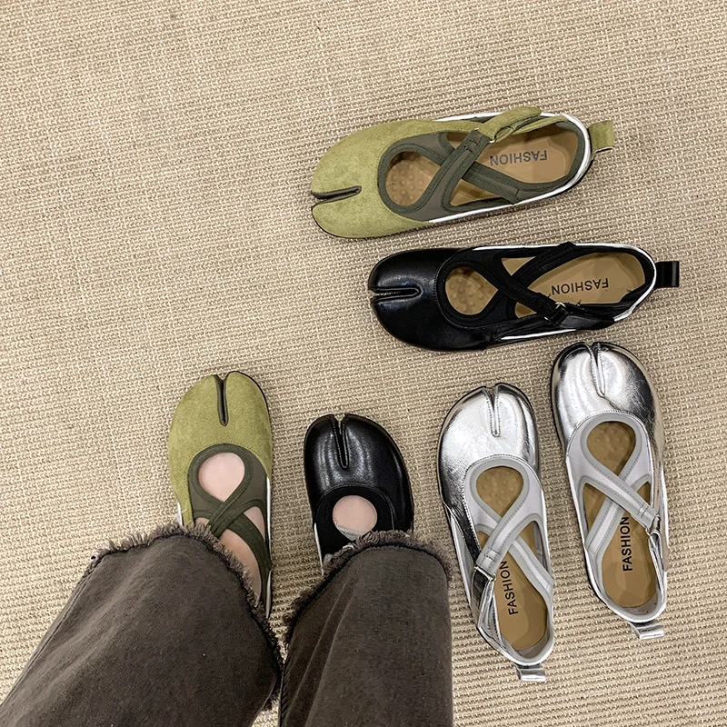 Damen 2026 Neue Tabi Ballerinas mit Kreuzriemen und Schnalle aus weichem Leder – Freizeitschuhe für Damen für den Alltag, Outdoor und Streetwear – Alle Jahreszeiten
