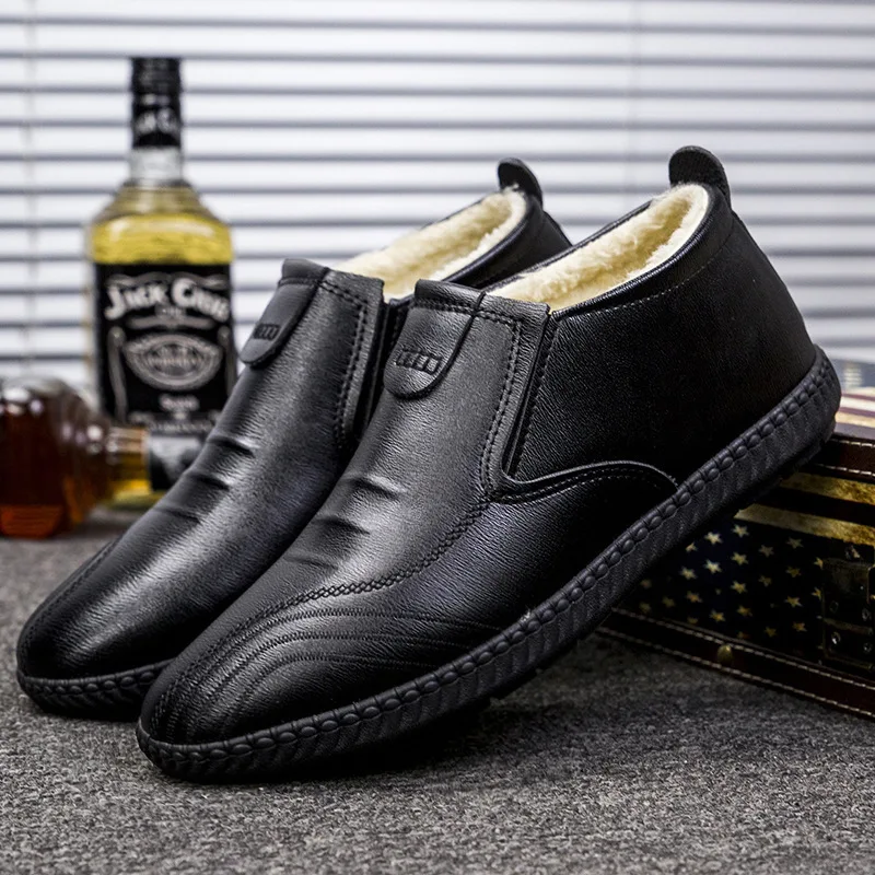 Chaussures en cuir pour hommes 2025 hiver chaussures de conduite pour hommes chaussures pour hommes décontractées britanniques ensemble pied chaussures en coton chaussures pour hommes chaudes