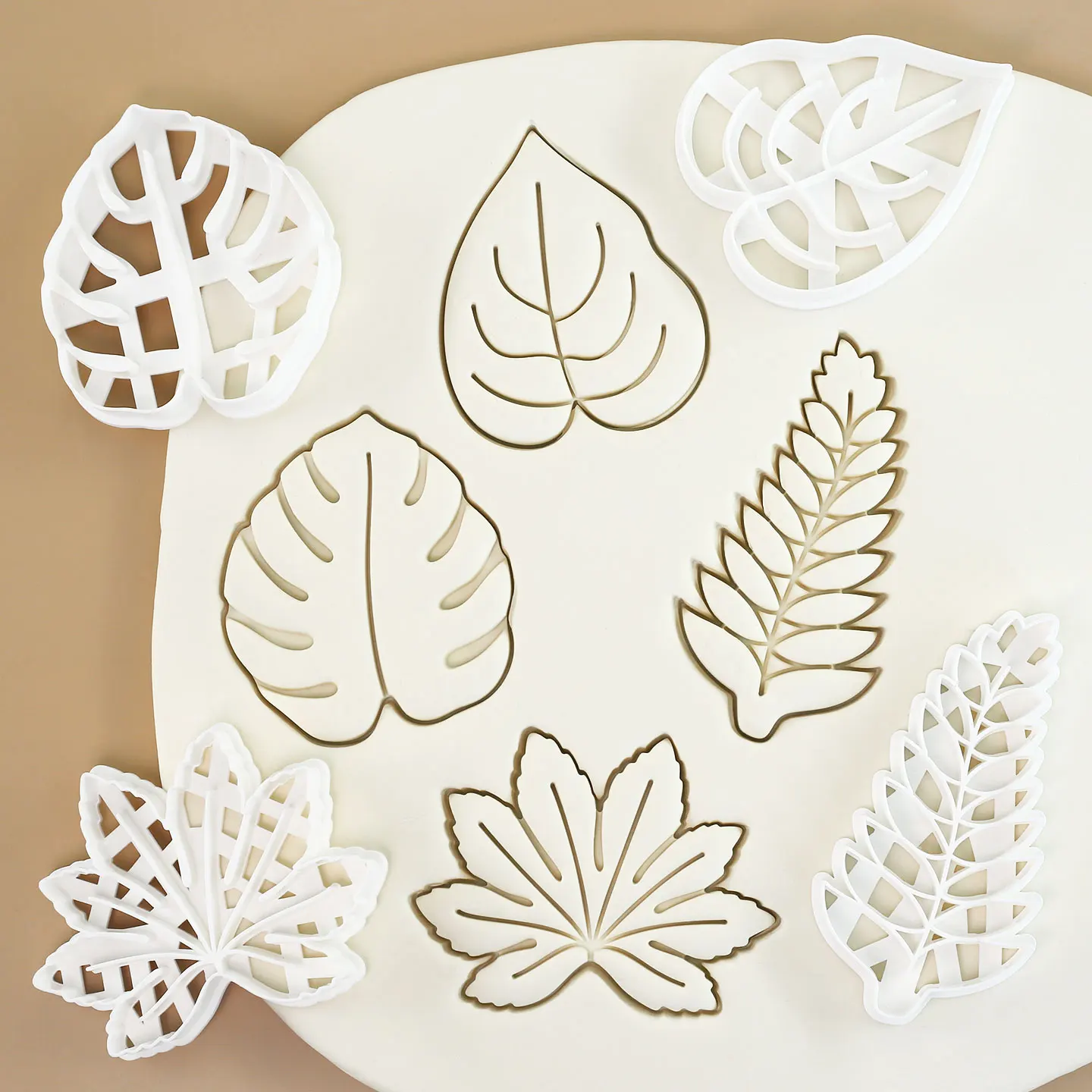 4-teiliger Ausstecher mit tropischen Blättern, Ahornblatt-förmige Keksausstecher, Pflanzenmotiv, DIY-Backwerkzeuge für Ton und Fondant Image