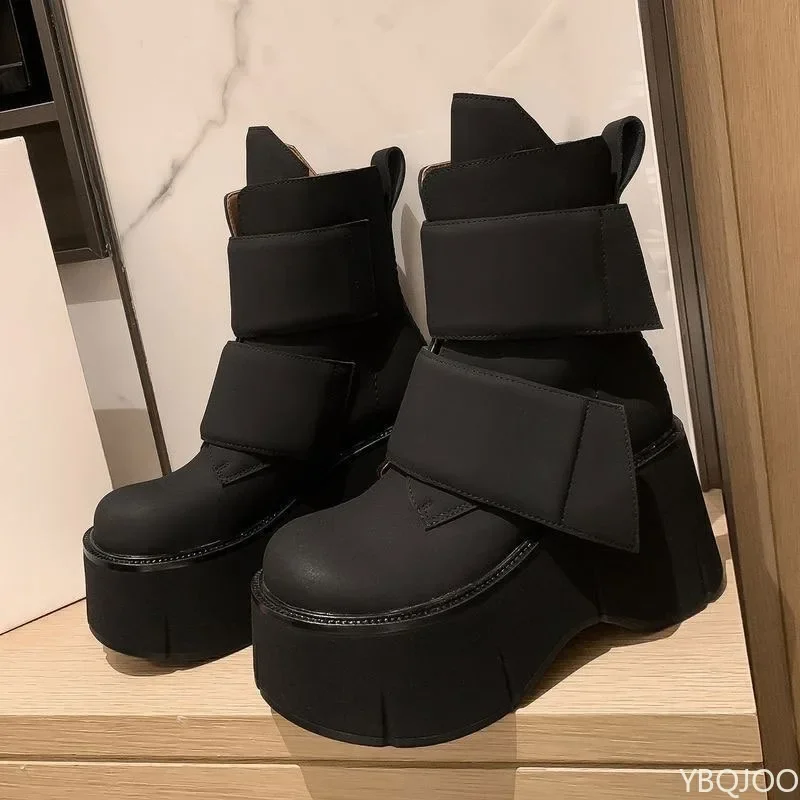 Kleine Größe Frühling Herbst Neue Dicke Sohlen Höhe Zunehmende frauen Kurze Stiefel Kleine Statur Schwamm Sohle Abnehmen frauen Stiefel Image