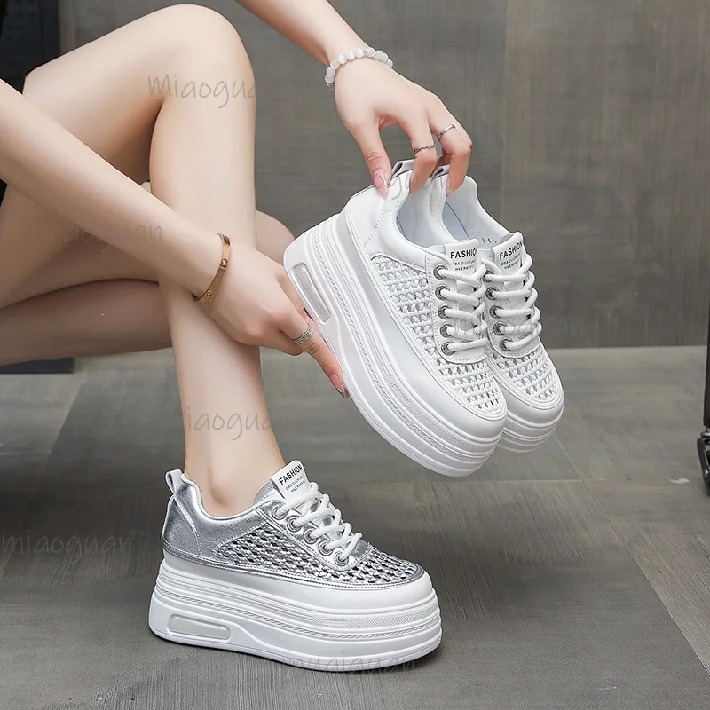 Weiße Mesh-Plateau-Sneaker für Damen, atmungsaktive Keilabsatz-Dad-Schuhe mit Schnürung, höhenvergrößernde Freizeitschuhe, Größe 34–39, Tenis Feminino