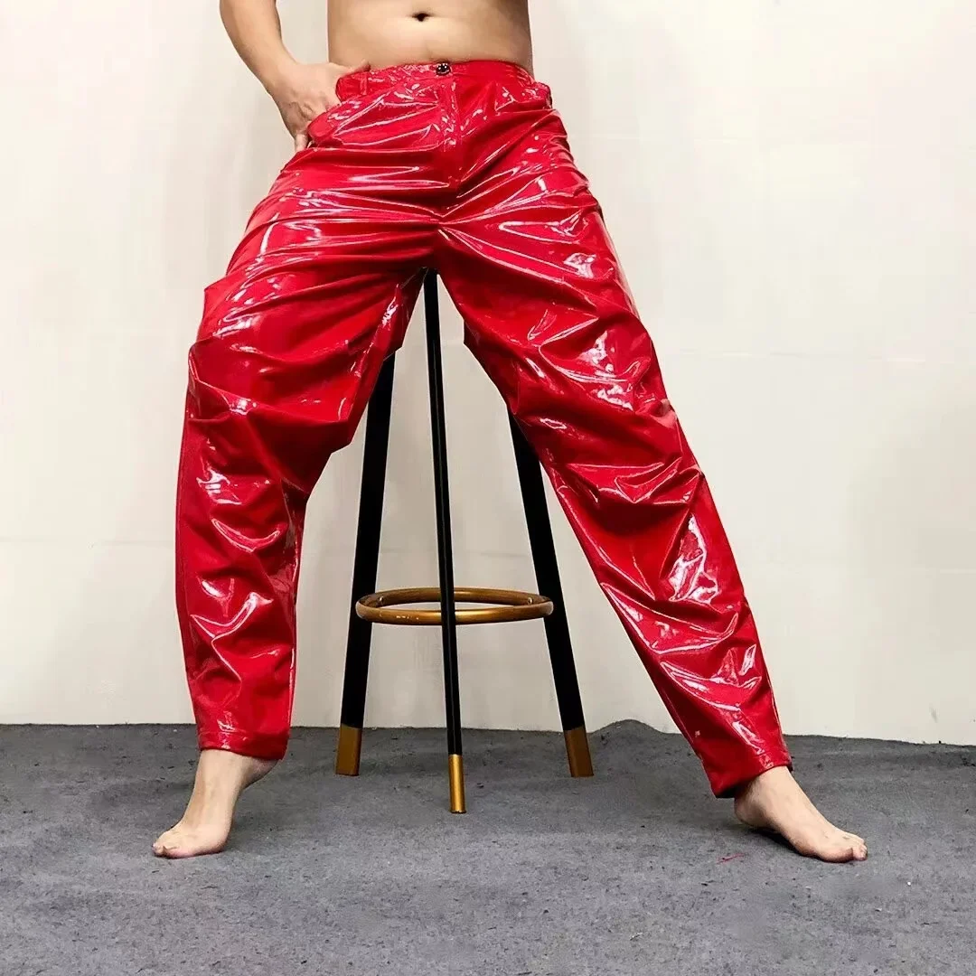 Männer PU Leder Hosen Mittlere Taille Lose Schwarz Streetwear Casual PVC Bleistift Motorrad Hosen Hip-hop Solide Streetwear winter 2023