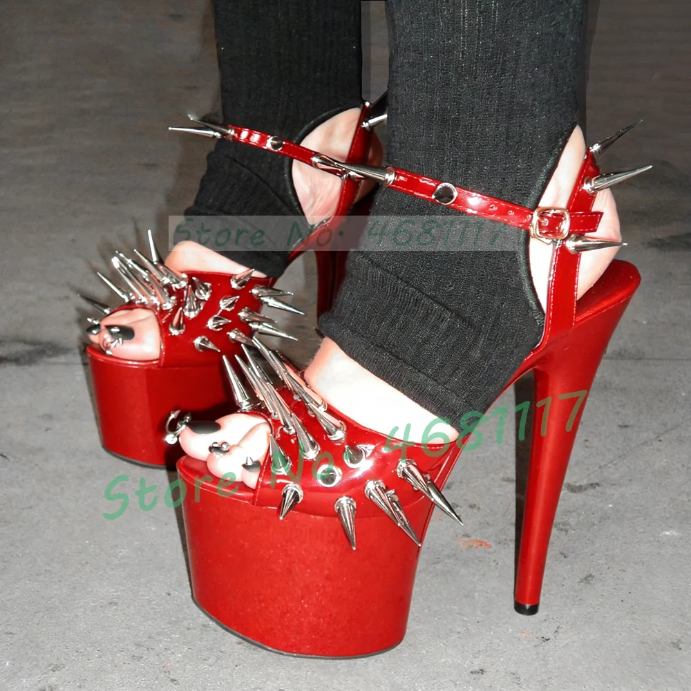 Sexy Spike Nieten Plattform Stiletto Sandalen Frauen Luxus Patent Leder High Heel Ankle Strap Silber Metall Dekor Nachtclub Schuhe