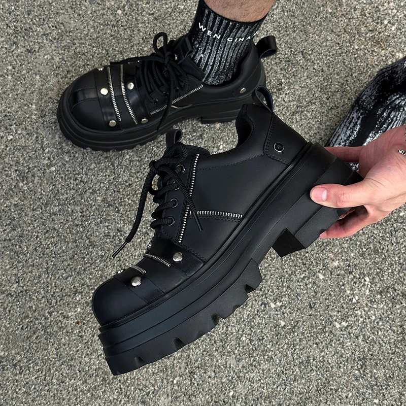 7 cm höhenvergrößernde Derby-Schuhe für Herren, Punk-Abi-Schuhe mit großem Zehenbereich, Nischen-IG-Nieten-Design, dicksohlige Lederschuhe