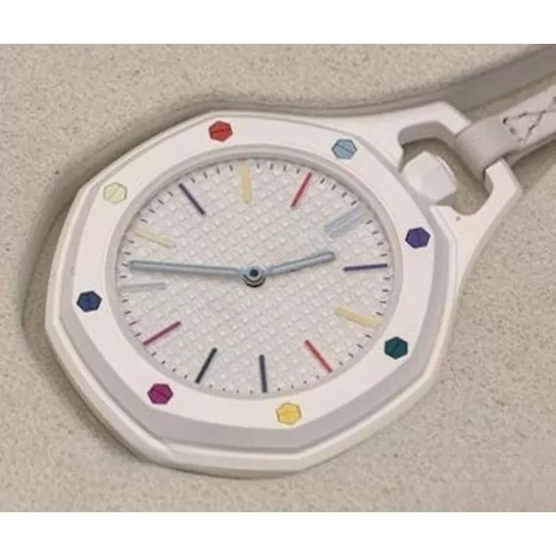 2026 Neue Anhänger-Taschenuhr in Bonbonfarben mit Quarzwerk, Nordisches Kreatives Mode-Design, Achteckige Form mit Hohlmuster Image