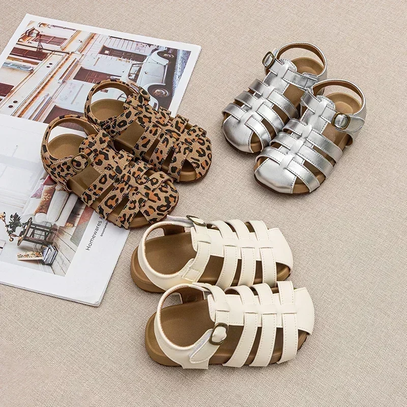 Mädchen Römersandalen 2026 Sommer Mode Freizeitschuhe Kinder Ausgehöhlte Klettverschluss Strandsandalen Kinderschuhe