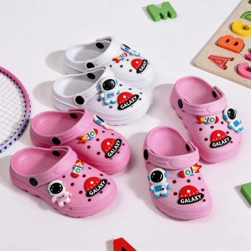 Sommer-Kinderslipper für Mädchen, leicht, mit Cartoon-Motiv, Rakete, Raumschiff, Astronaut, lässig, für den Strand, Urlaub, Gartenschuhe Image