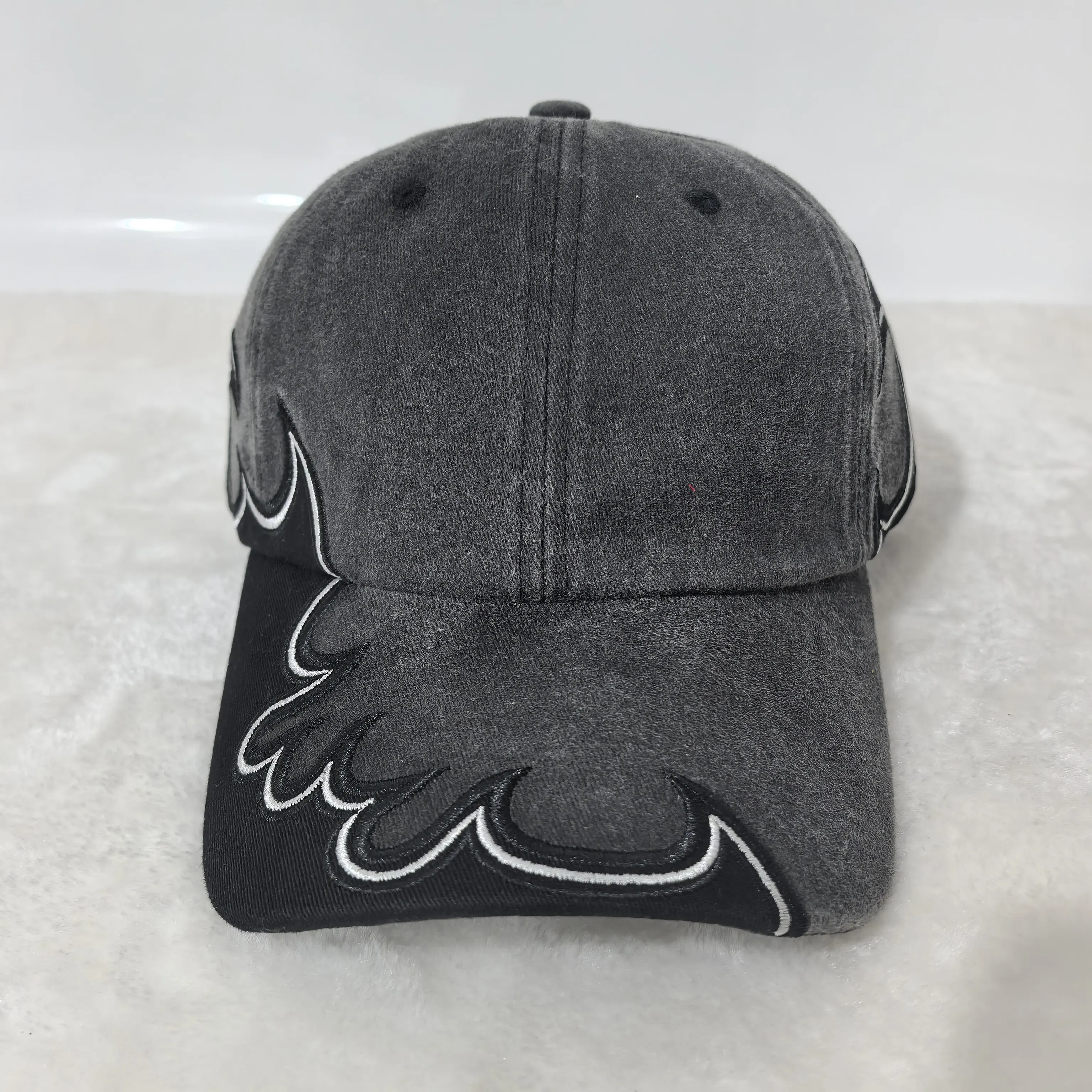 Retro Washed Baseballkappe mit Flammen-Stickerei – Heiß begehrte Streetwear Unisex Distressed Dad Hat Hip Hop Trucker Cap für Herren und Damen Image