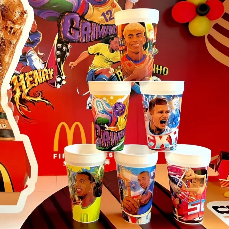 2026 Limited Edition Fußball-Plastikbecher-Set mit 6 Fußballspieler-Sammelgläsern – Fan-Sammlerstück-Geschenk auf Lager Image