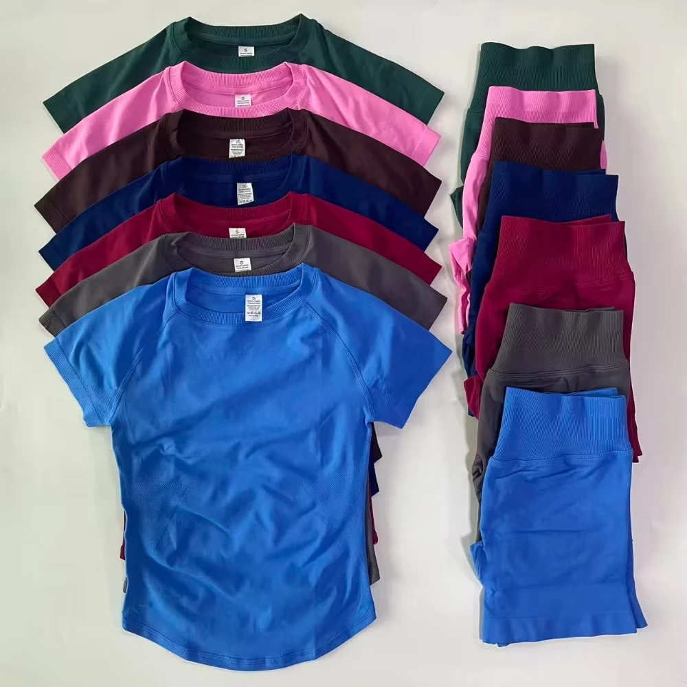 Ensemble de sport 1-2 pièces, haut de yoga sans coutures à manches courtes, ensemble de t-shirt de sport, ensemble de fitness pour femmes, short de sport pour la course et l'entraînement.