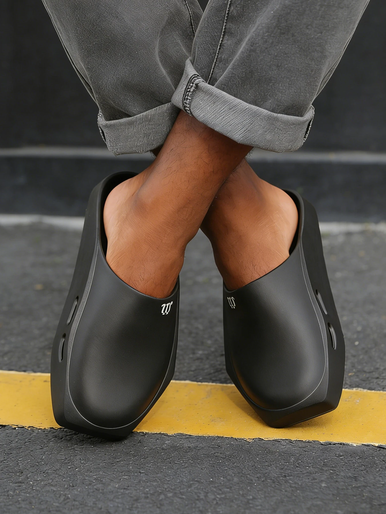 Herren Neue Vintage-Stil Einfarbige Casual Slip-On Schuhe für Teenager, Dickbesohlte Quadratische Zehenpartie Spritzwassergeschützte EVA Einteilige Flache Clogs, Angelschuhe